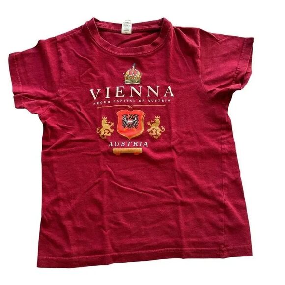 Vienna/ Shark Attack Sequence Reversible Soft Play Boys Short Sleeves T-Shirt S - Picture 2 of 15